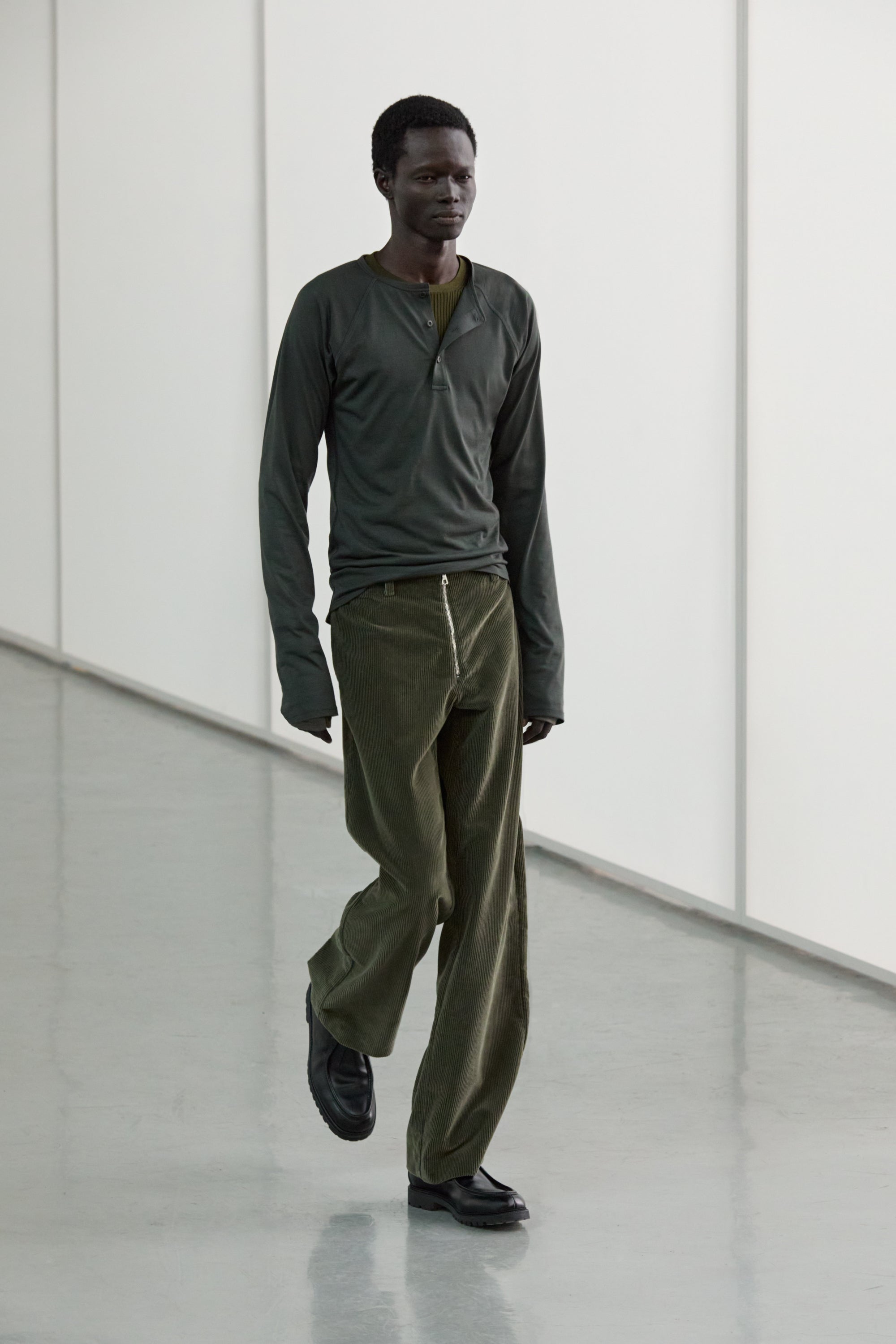 RIER, product: Trousers tyrolean corduroy zinc (fig. 3)