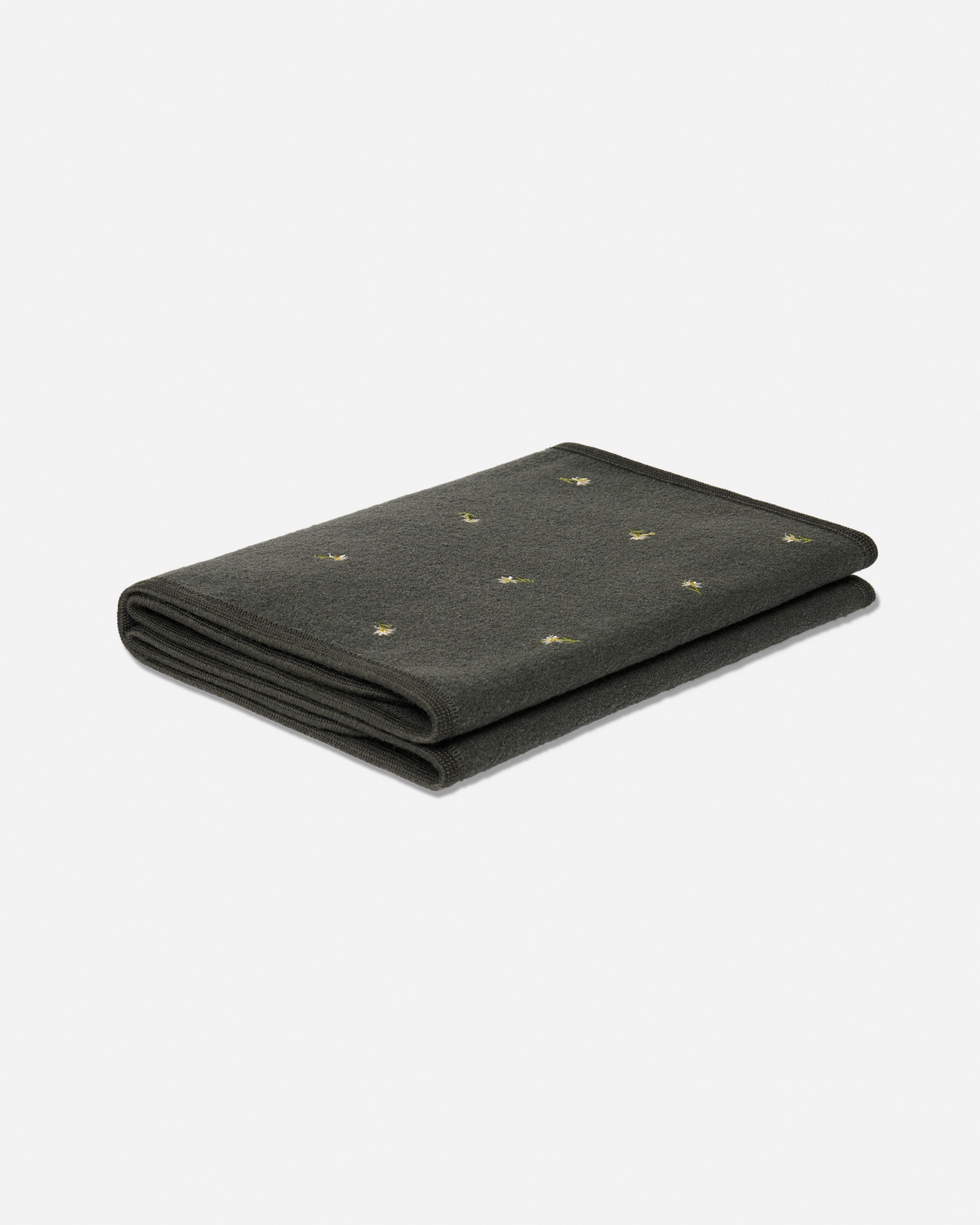 RIER, product: Walker scarf big krokus zinc (fig. 2)