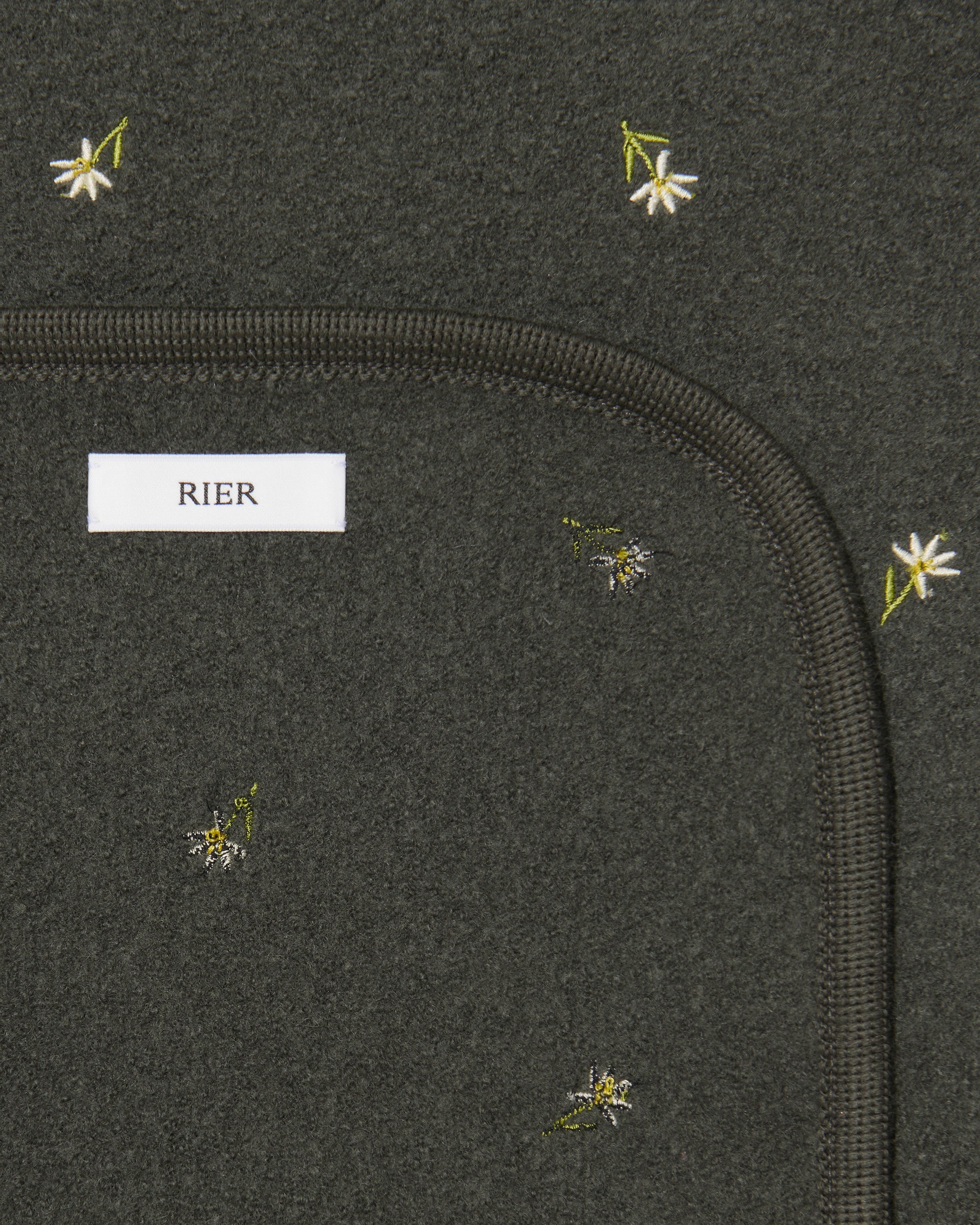 RIER, product: Walker scarf big krokus zinc (fig. 3)