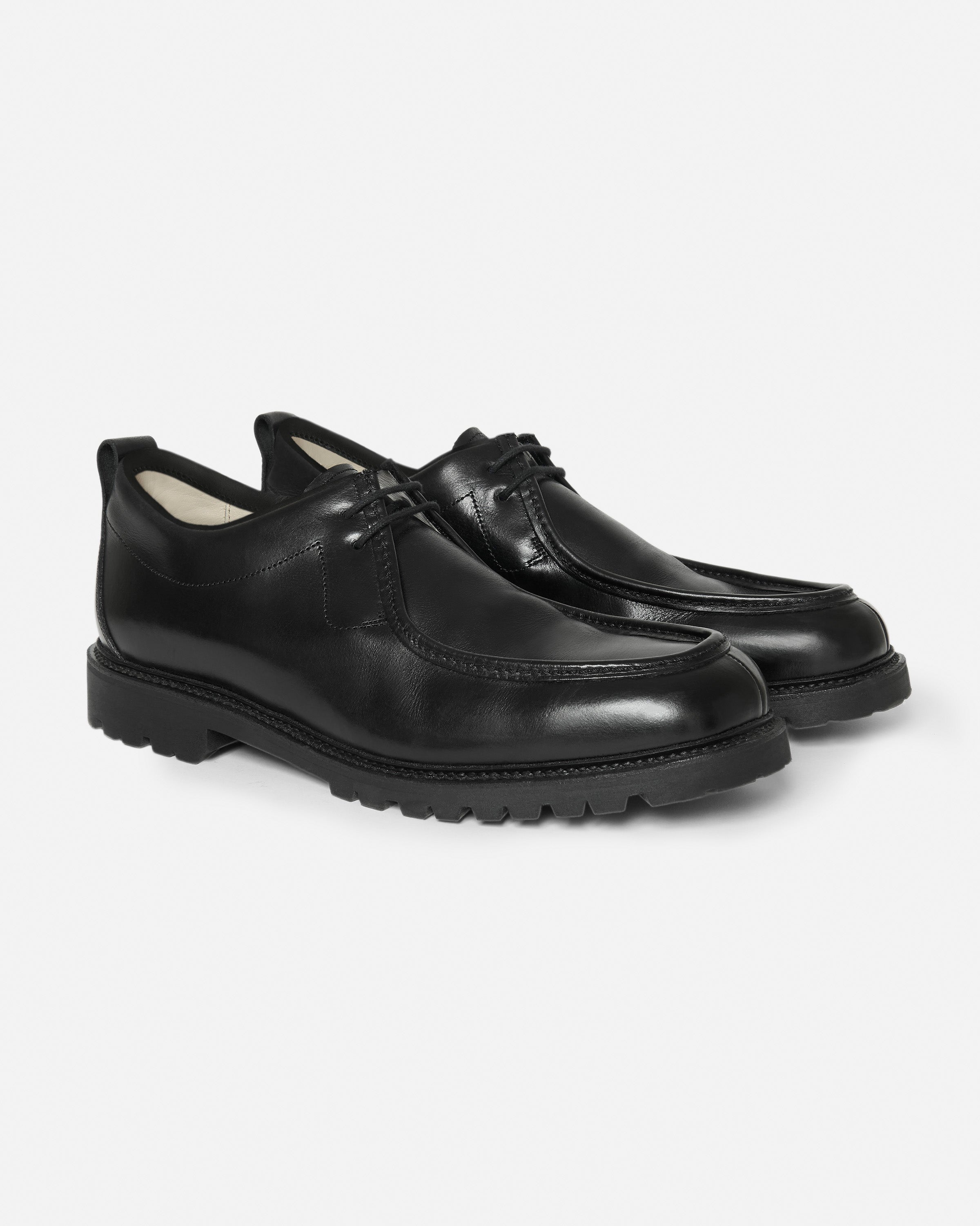 Tyrolean style shoe