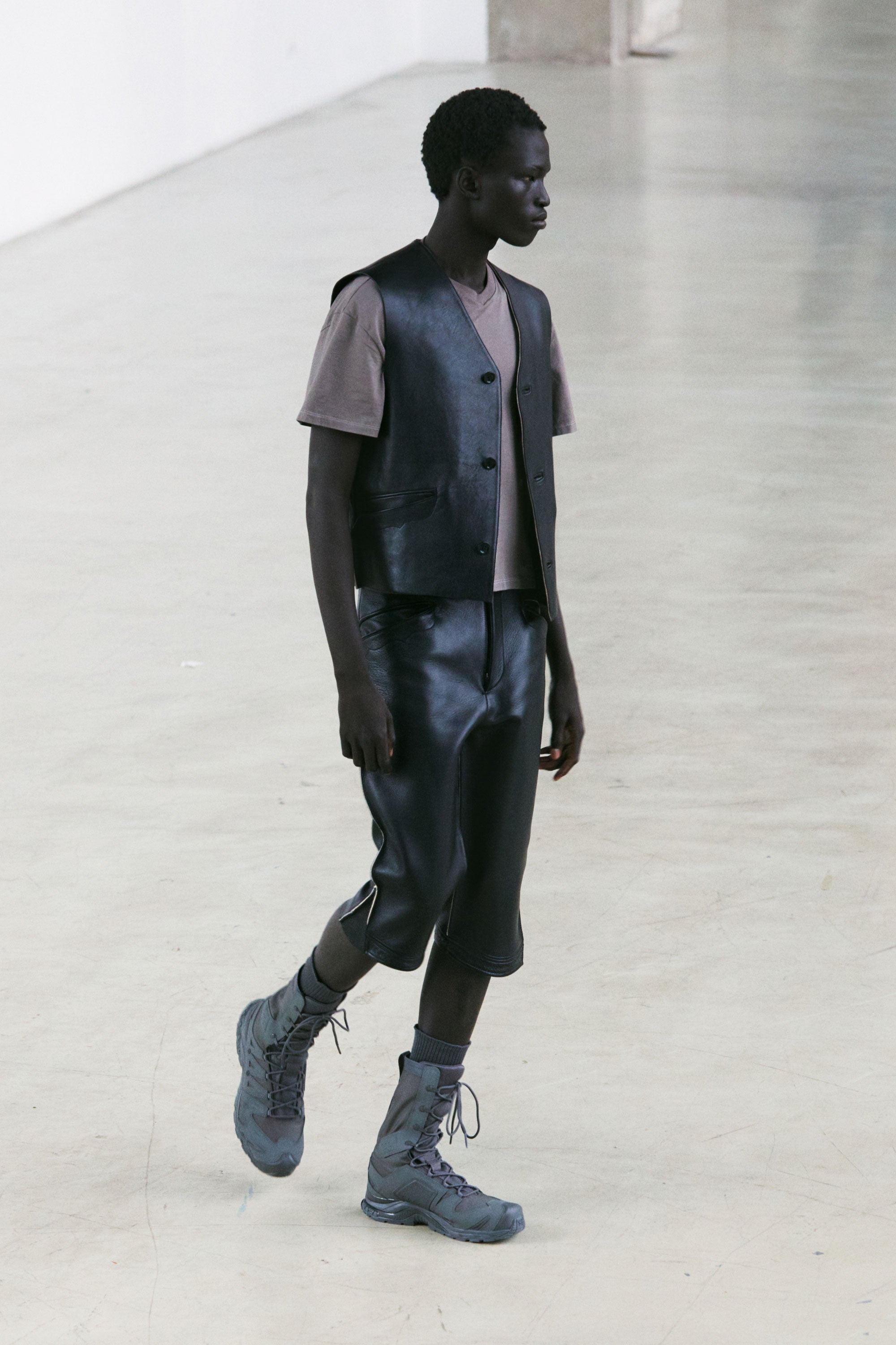 Bonded leather knickerbocker black