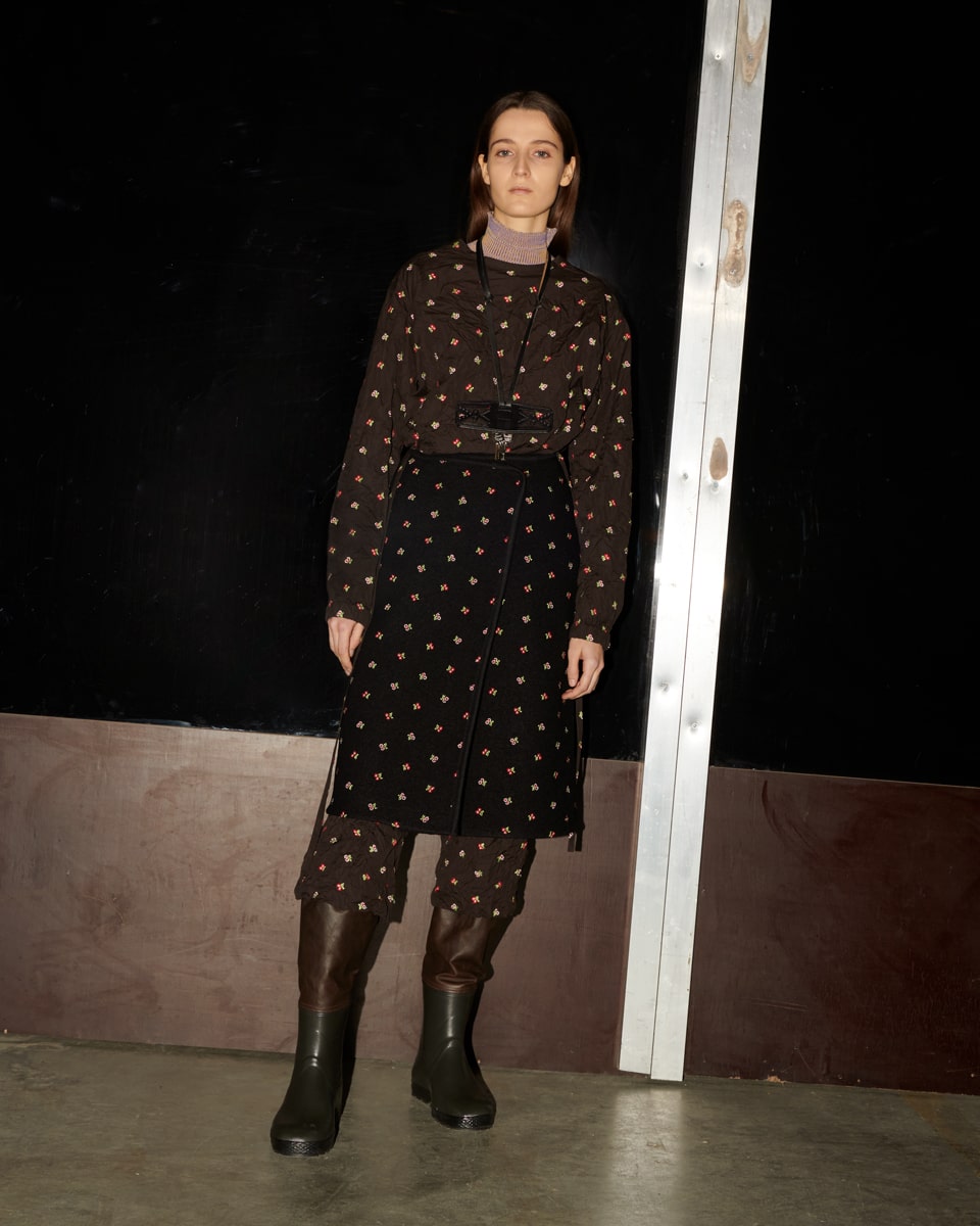 Walker skirt flowers black